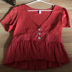 Three button crop T-shirt in coral.